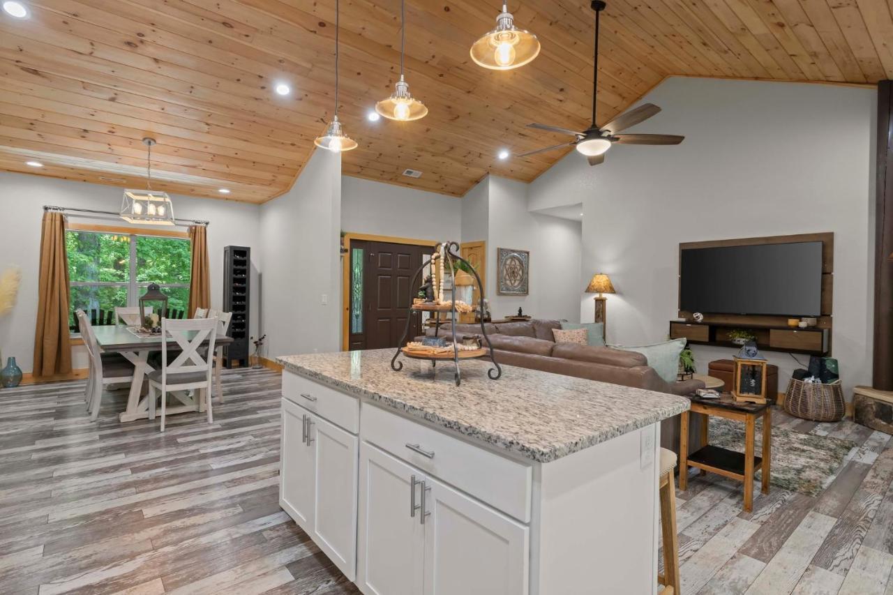 Stunning Views, Superb Atmosphere, Modern Amenities, In The Middle Of Nature Bryson City Exterior photo